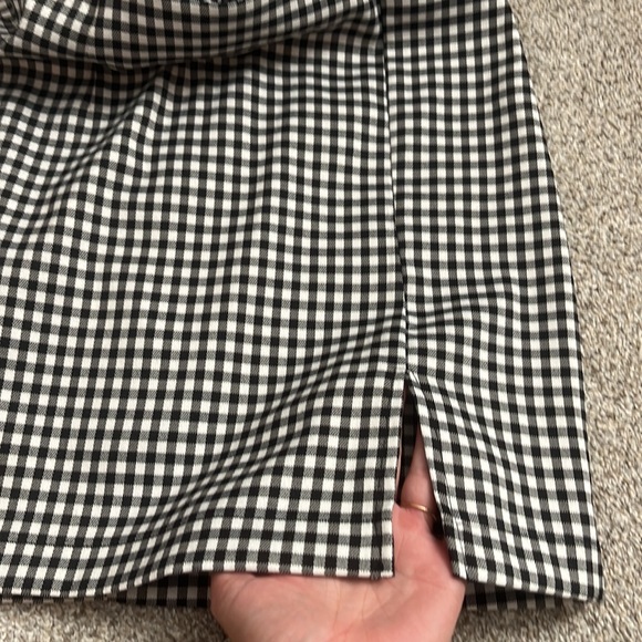 Black and white skirt - Picture 3 of 4